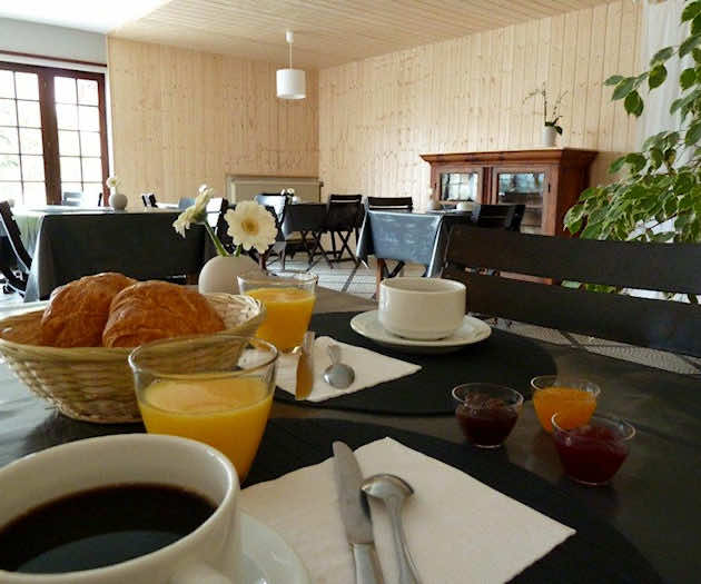 Salle du petit déjeuner de l'hôtel de La Petite Auberge d'Arès