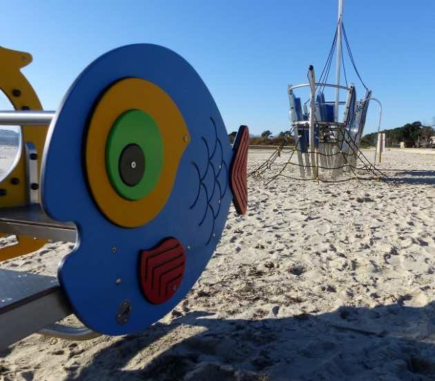 Aire de jeux pour les enfants sur la plage d'Arès