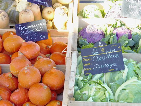 Légumes de la région sur le marché d'Arès.