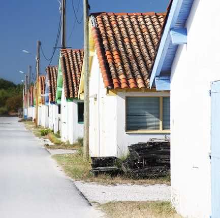 Cabanes colorées du Port Ostréicole d'Arès