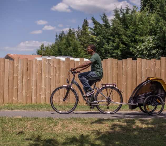 A bicyclette sur les pistes cyclables d'Arès.