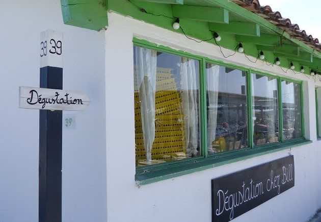 Cabane de dégustation sur le port ostréicole d'Arès